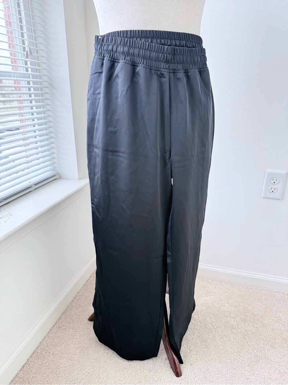 Old Navy Black Women's Elastic-Waist Satin Track Joggers NWOT